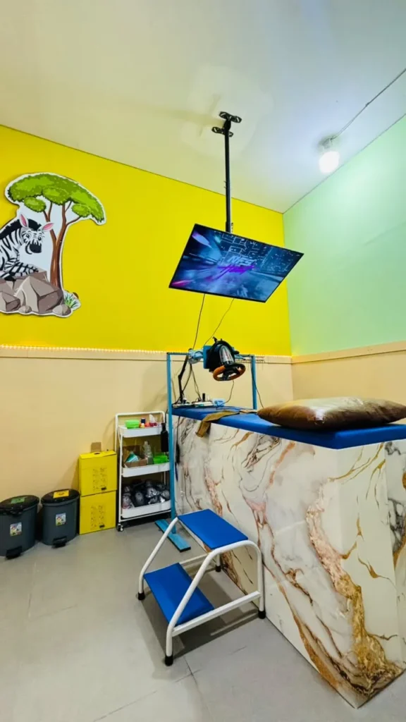 Ruang tindakan Sunatcare Keputih, Surabaya