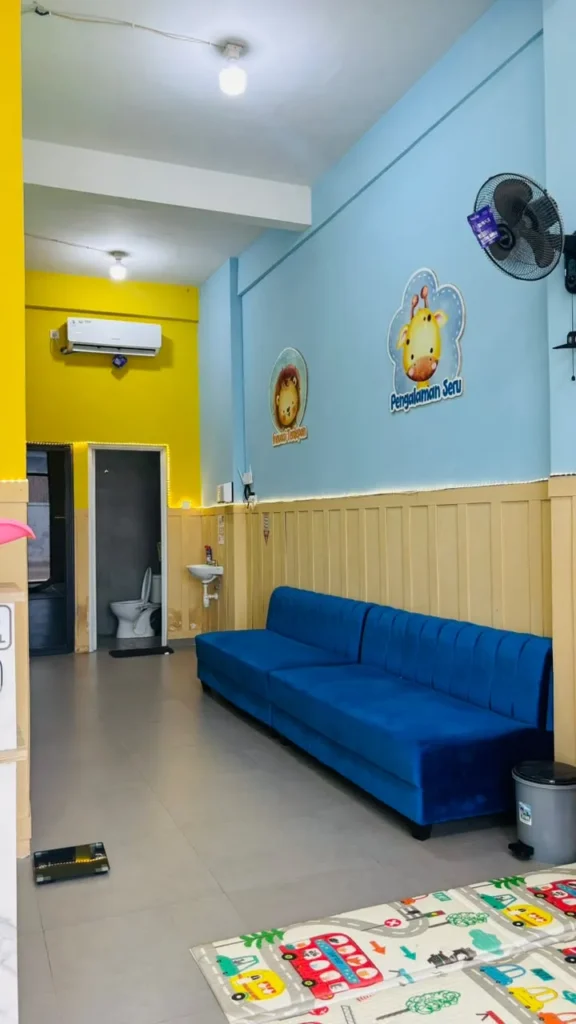 Ruang tunggu Sunatcare Keputih, Surabaya