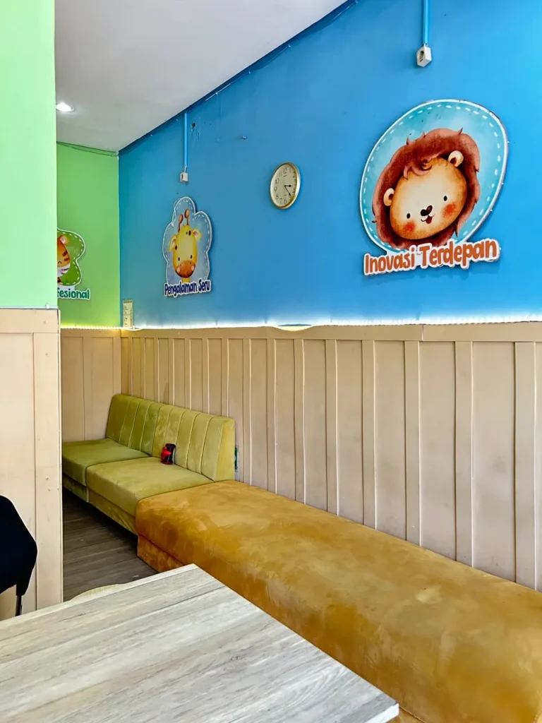 Ruang tunggu Sunatcare Manukan, Surabaya