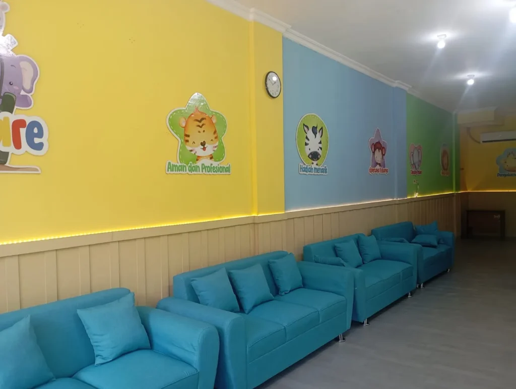 Ruang tunggu Sunatcare Prima Harapan, Bekasi