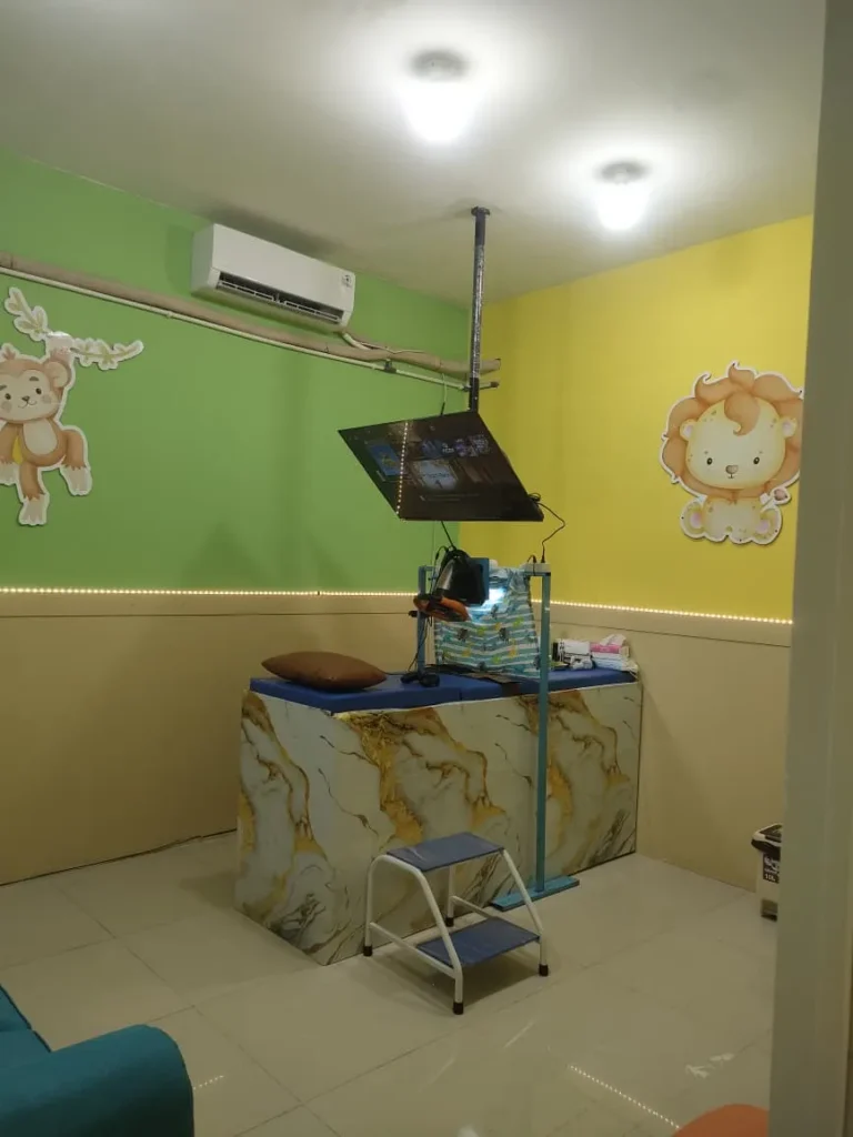 Ruang tindakan Sunatcare Sawangan, Depok