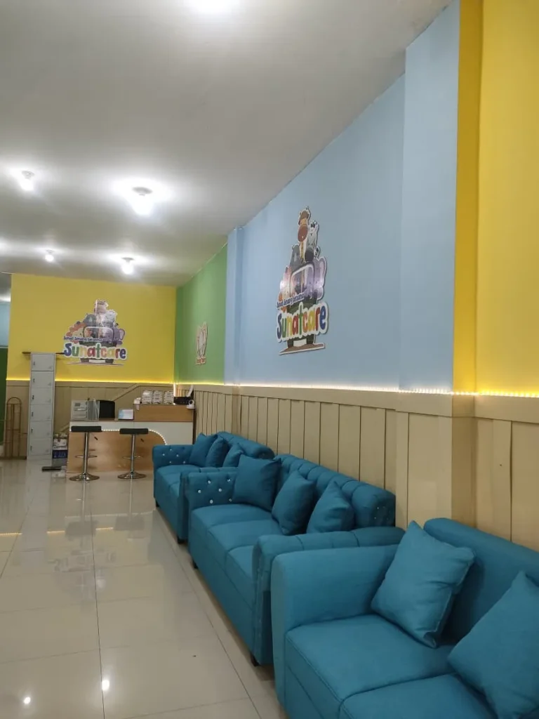 Ruang tunggu Sunatcare Sawangan, Depok