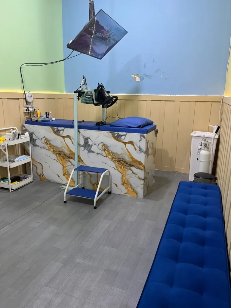 Ruang tindakan Sunatcare Serpong, Tangerang