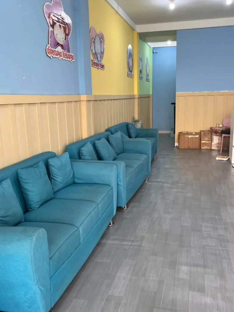 Ruang tunggu Sunatcare Serpong, Tangerang